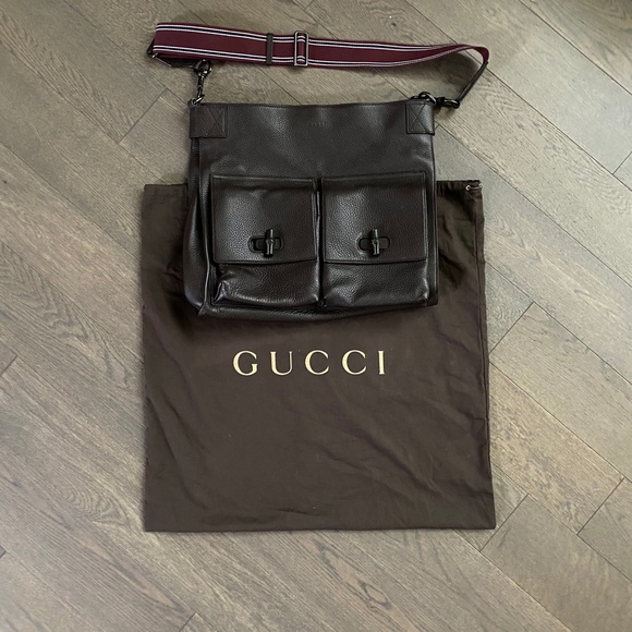 Authentic Gucci Messenger Bag with Bamboo details - Picture 2 of 12